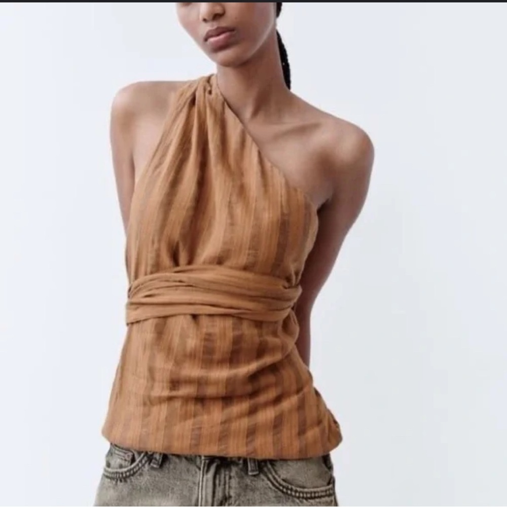 NWT Zara One Shoulder Wrap Top
Size XS